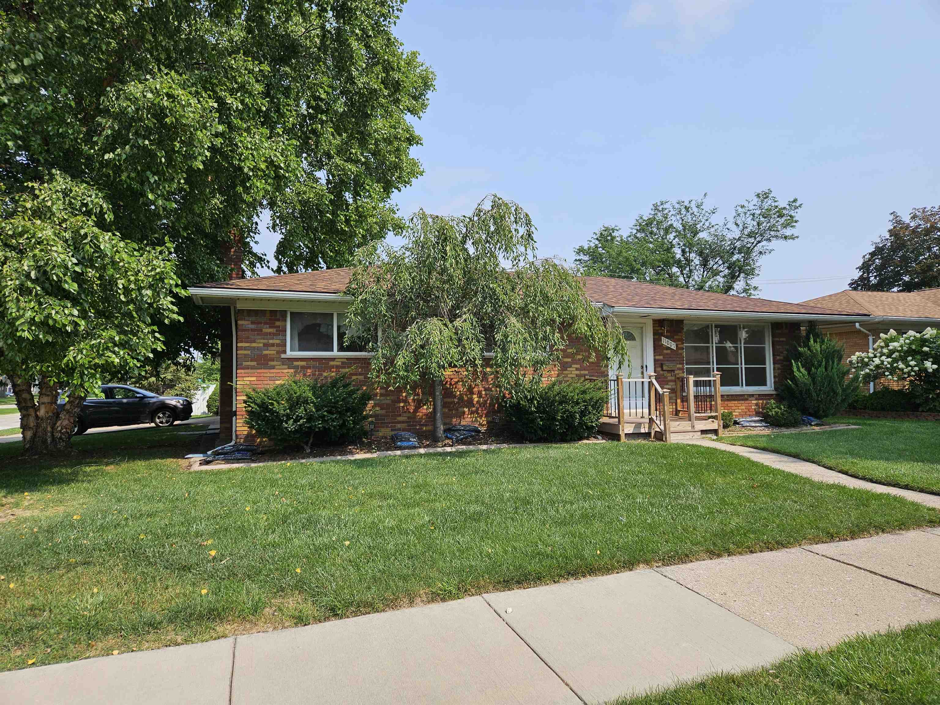 11007 Racine Road Warren, MI 48093 - Photo 2 of 34 50119643-1.JPG