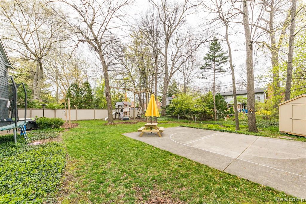1823 Yorkshire Road Birmingham, MI 48009 - Photo 31 of 35 Gallery Image 31