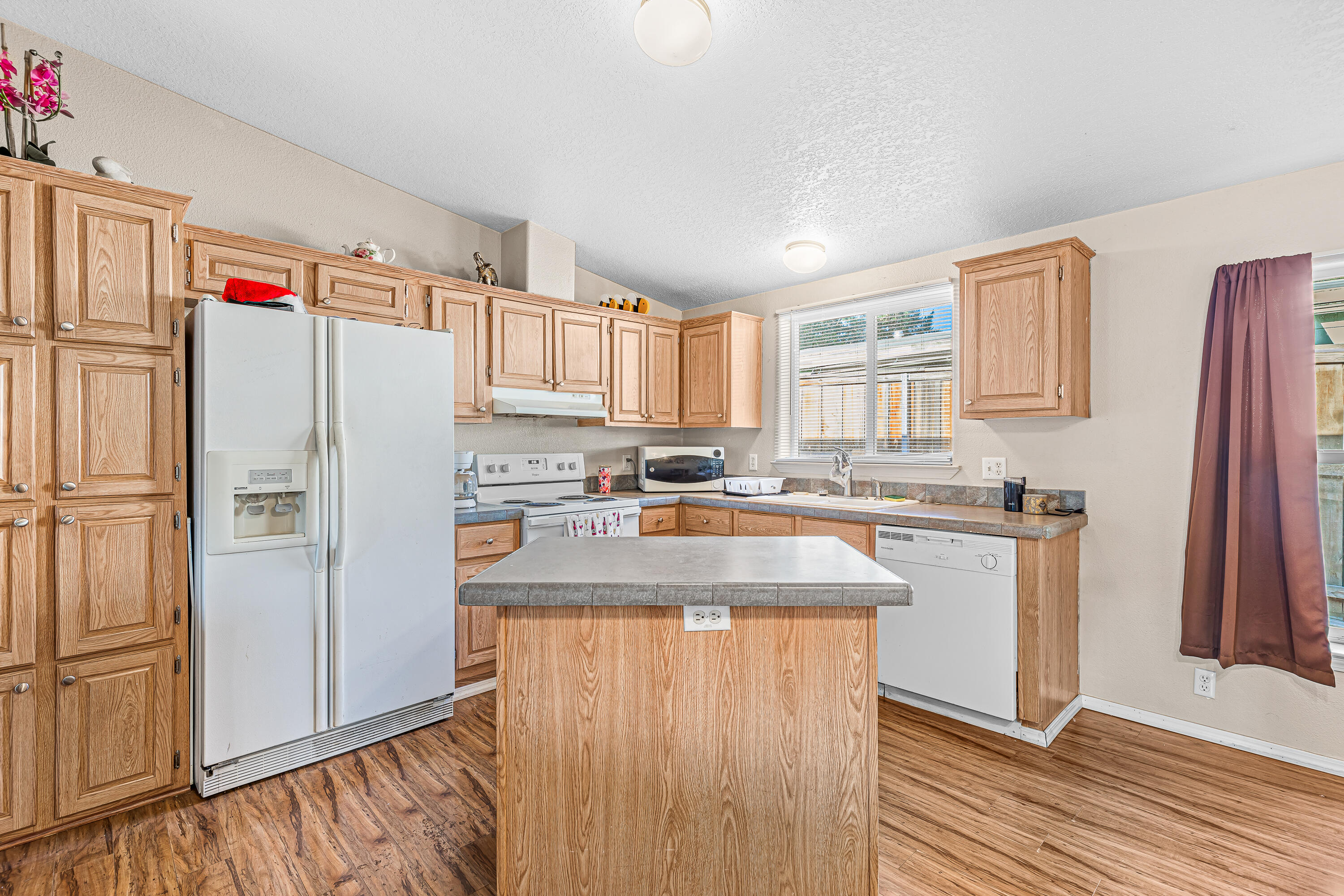 445 Fee Street Butte Falls, OR 97522 - Photo 10 of 30 9R9A6603