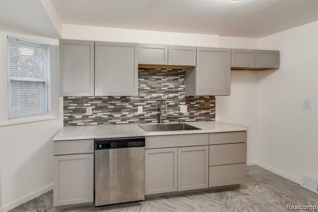 11135 Courville Street Detroit, MI 48224 - Photo 6 of 26 Gallery Image 6