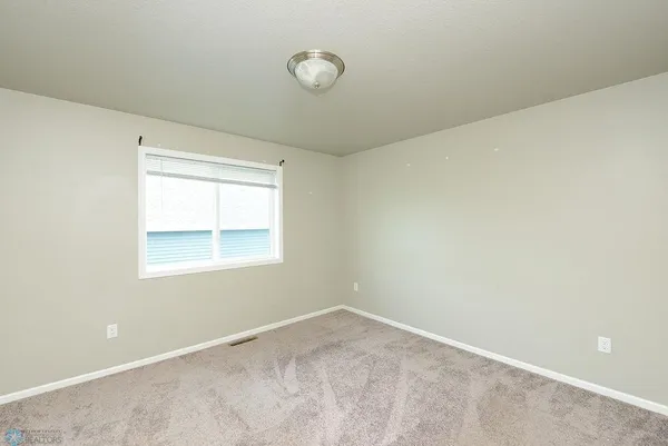 $330,000 | 8037 Goldfinch Drive, Horace, ND 58047