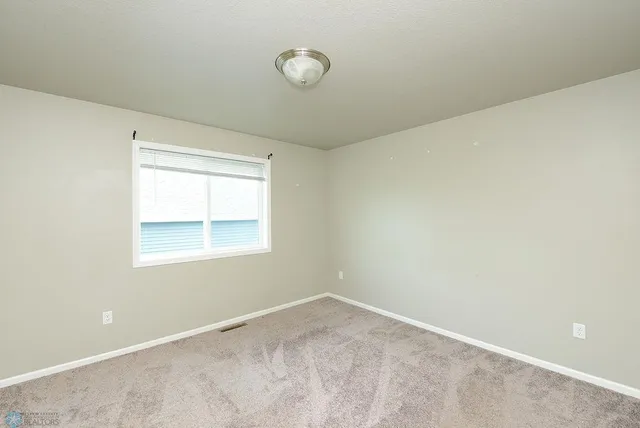 $344,900 | 8037 Goldfinch Drive, Horace, ND 58047