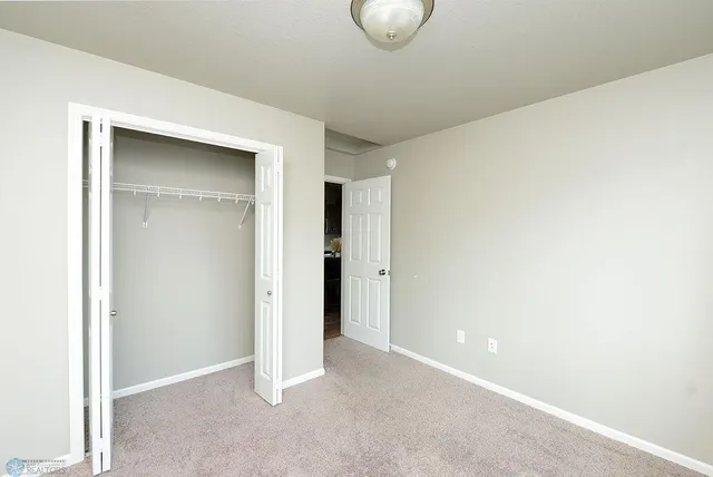 $344,900 | 8037 Goldfinch Drive, Horace, ND 58047