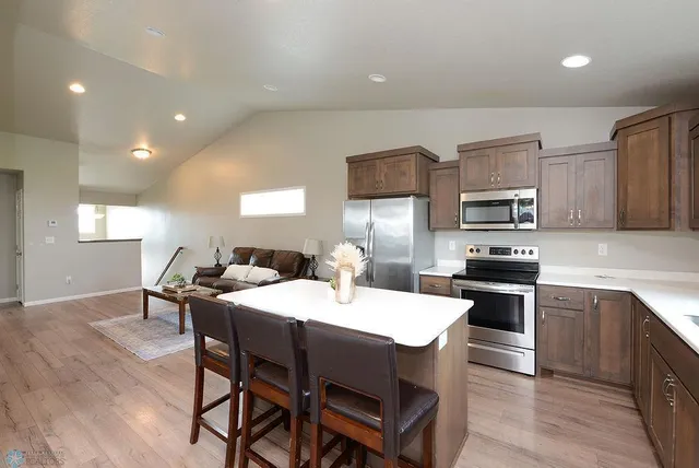 $344,900 | 8037 Goldfinch Drive, Horace, ND 58047