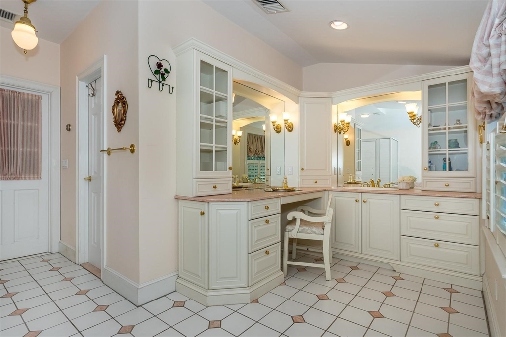480 York Street Canton, MA 02021 - Photo 27 of 39 Gallery Image 27
