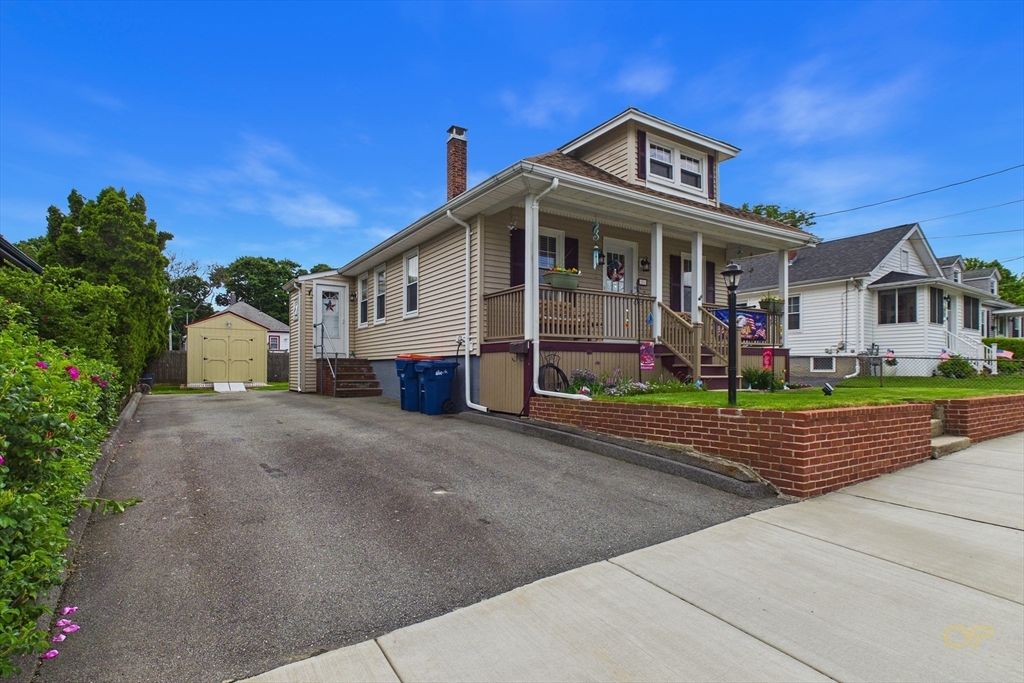 21 Sycamore Street Fairhaven, MA 02719 - Photo 2 of 22