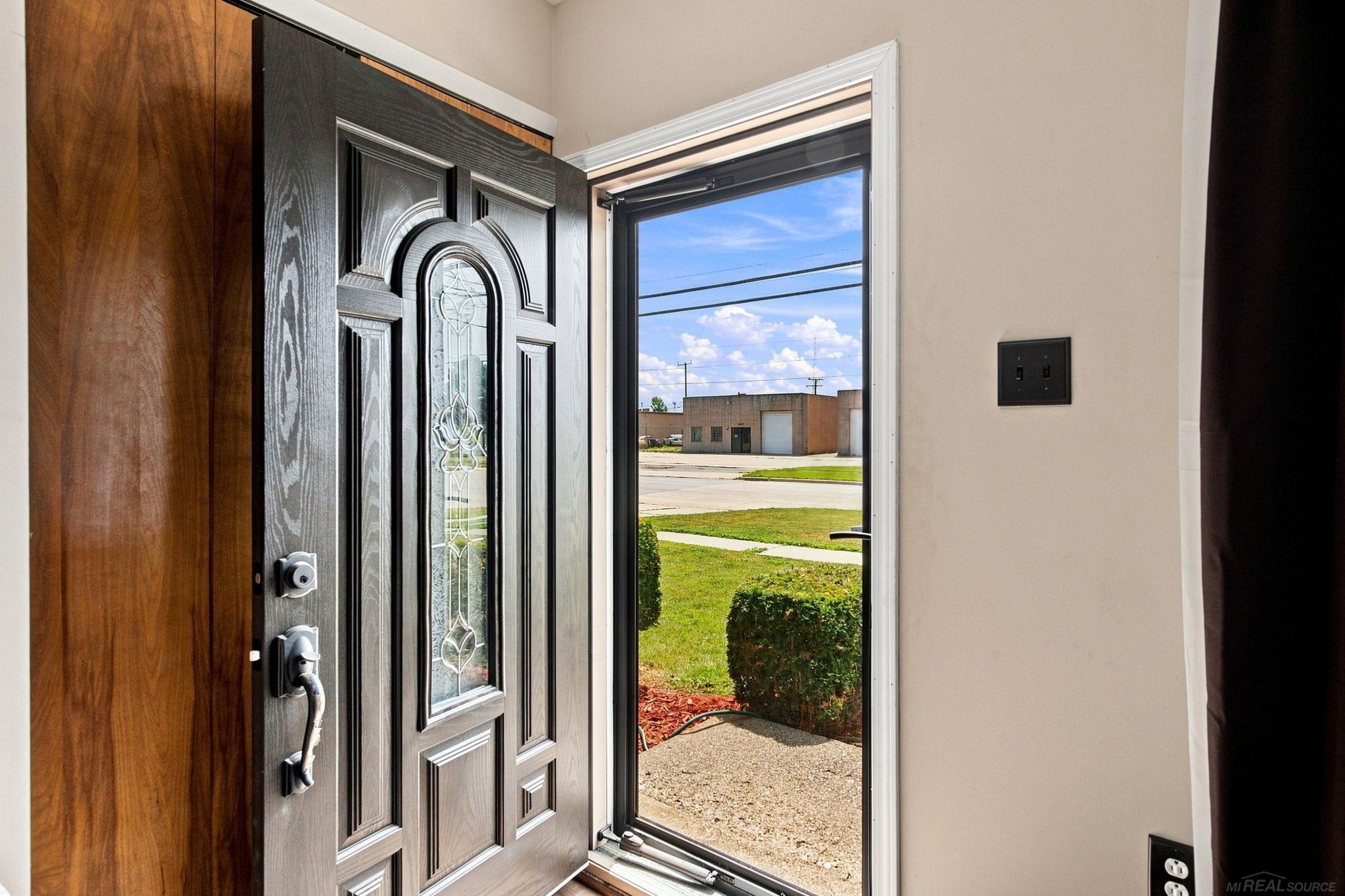 15611 Common Road Roseville, MI 48066 - Photo 5 of 27 Gallery Image 5