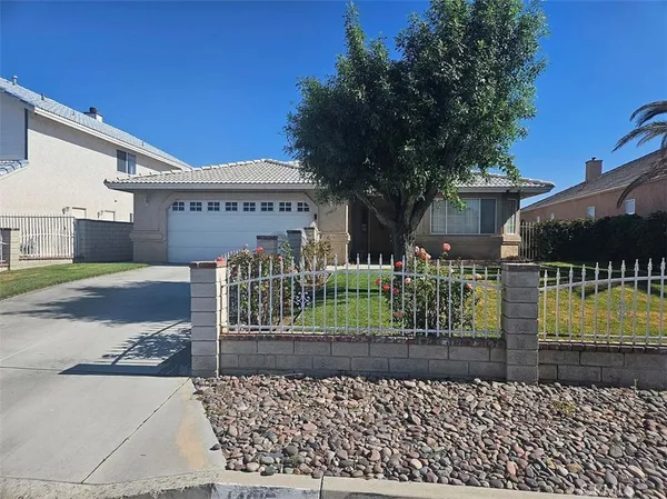 $2,600 | 14017 Driftwood Drive, Victorville, CA 92395