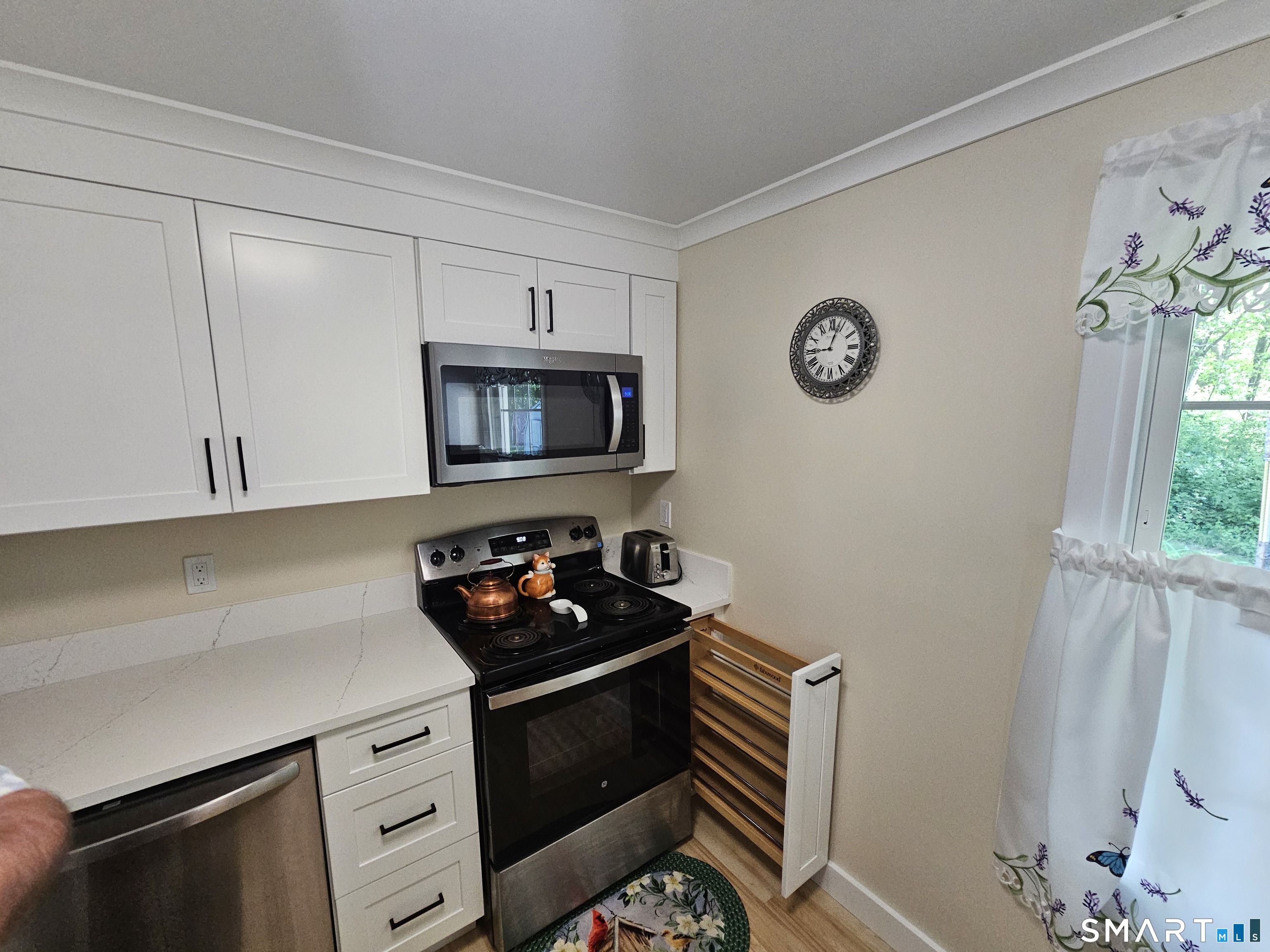 18 Meryl Court Groton, CT 06340 - Photo 9 of 22