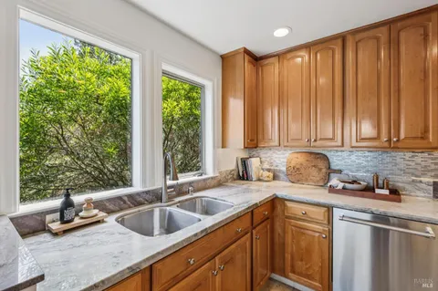 $1,300,000 | 220 Donahue Street, Sausalito, CA 94965