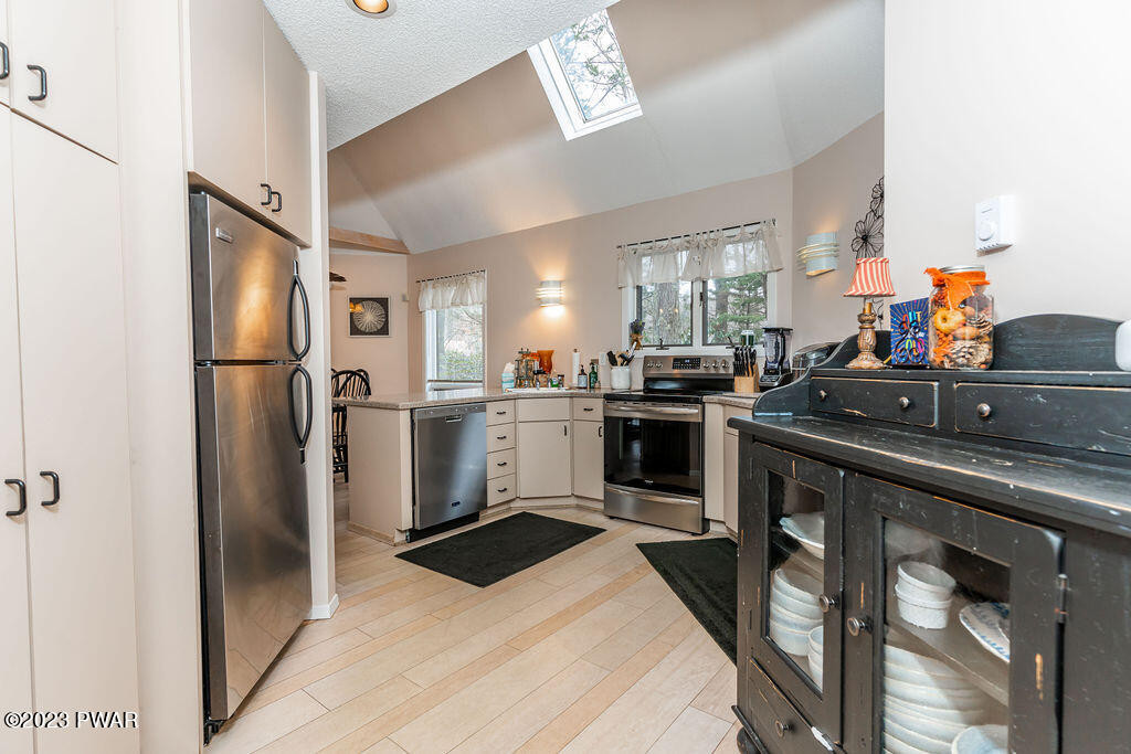 55-760 Deerfield Road Lake Ariel, PA 18436 - Photo 8 of 56 Kitchen