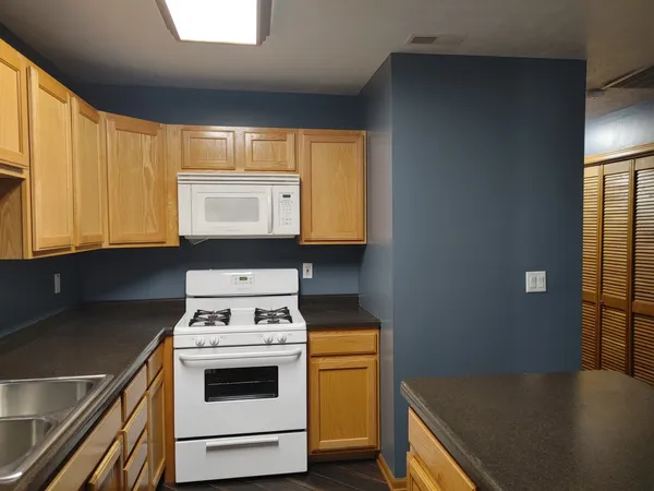 $165,000 | 150 North Wooster Street, Unit 9, Capron, IL 61012