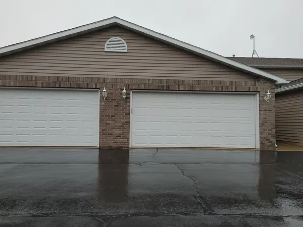 $165,000 | 150 North Wooster Street, Unit 9, Capron, IL 61012