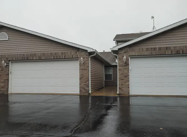 $165,000 | 150 North Wooster Street, Unit 9, Capron, IL 61012