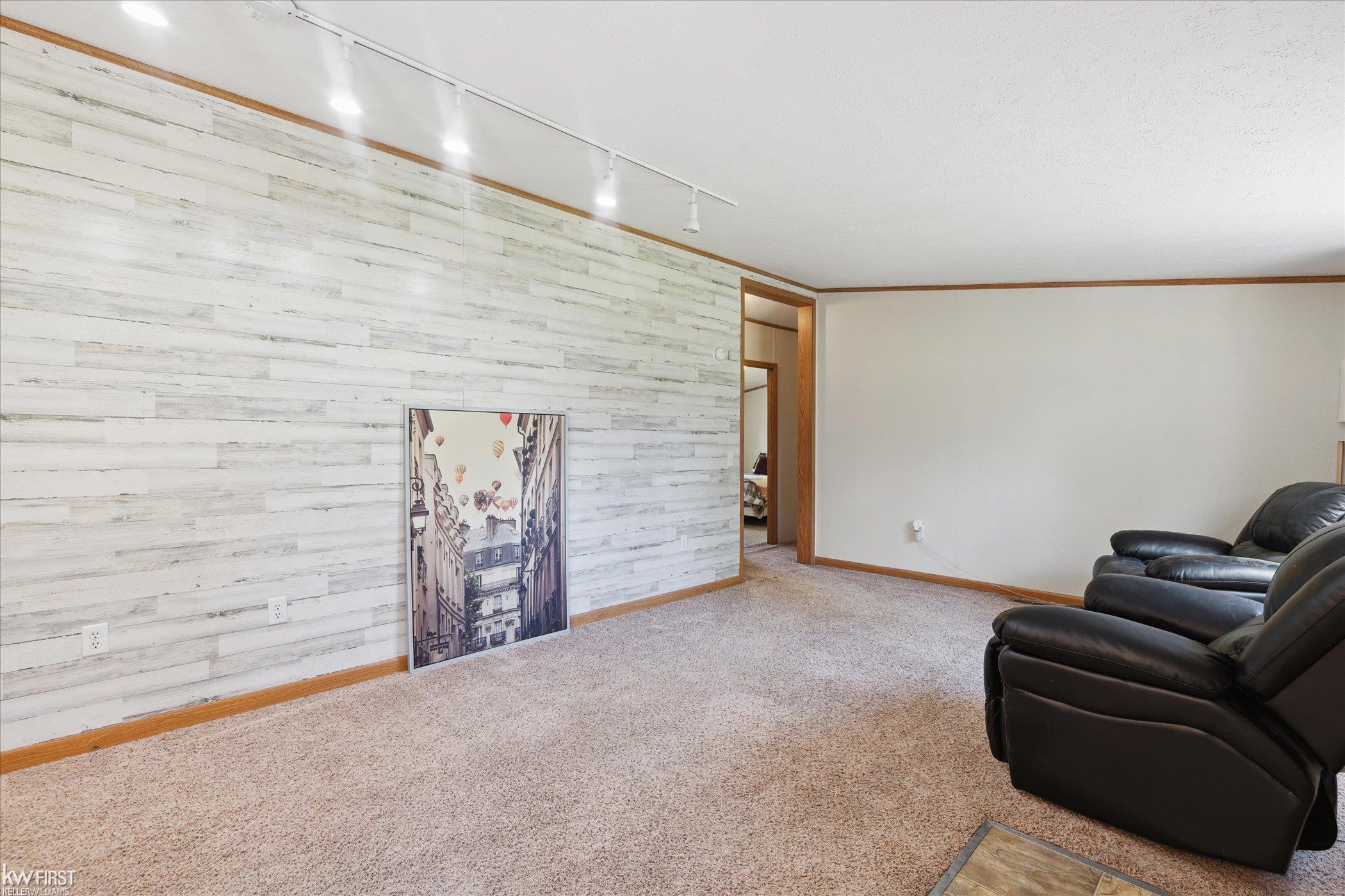 5395 North Genesee Road Flint, MI 48506 - Photo 5 of 52 50174512-68e6c4ae-8c33-4f2e-9587-458ffcc54222.JPG