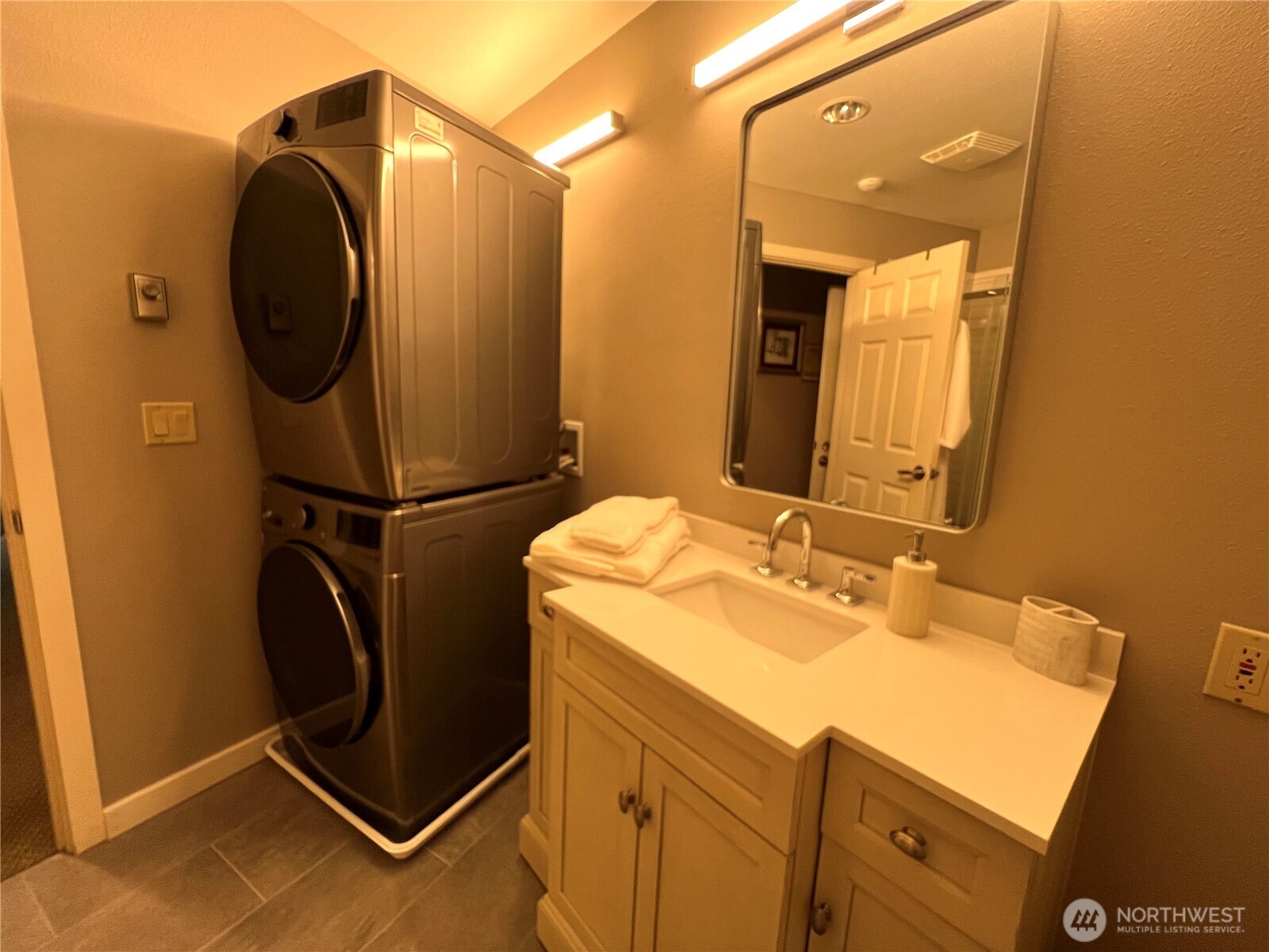 1917 Rosario Road, Unit 2115 Orcas Island, WA 98245 - Photo 14 of 14 a bathroom with a sink and a mirror
