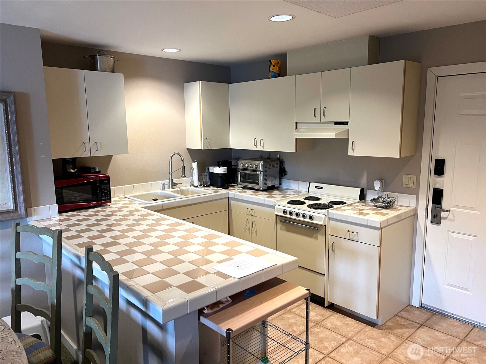 1917 Rosario Road, Unit 2115 Orcas Island, WA 98245 - Photo 5 of 14 a kitchen with kitchen island a stove a sink and a refrigerator