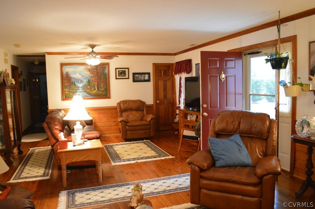 1820 Mill Road Henrico, VA 23231 - Photo 4 of 24 a living room with furniture