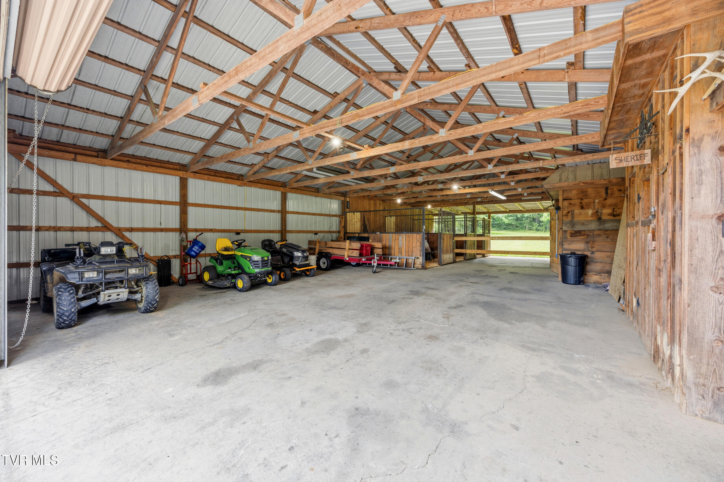 3427 Bill Douglas Road Newport, TN 37821 - Photo 33 of 50 31_barn-3