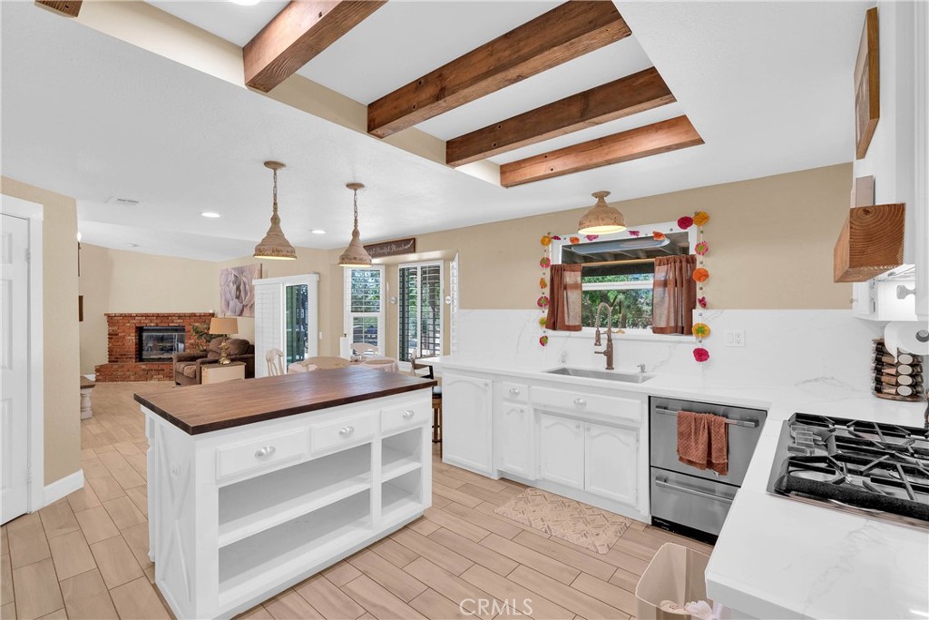 15908 Acoma Road Apple Valley, CA 92307 - Photo 12 of 62