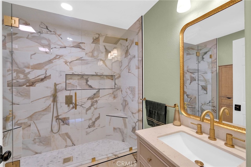 15908 Acoma Road Apple Valley, CA 92307 - Photo 13 of 62 Extra large shower w cealing and wall shower heads.