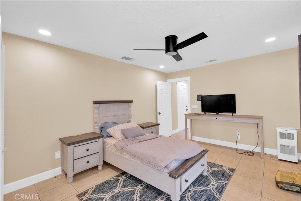 15908 Acoma Road Apple Valley, CA 92307 - Photo 15 of 62