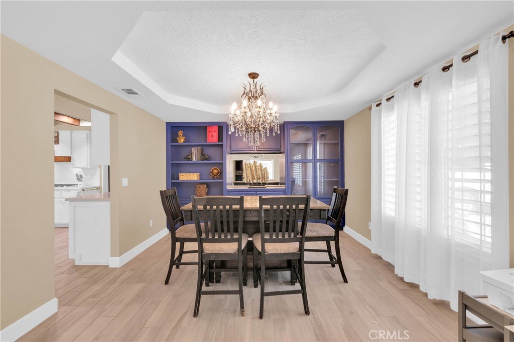 15908 Acoma Road Apple Valley, CA 92307 - Photo 16 of 62 Dinning Area