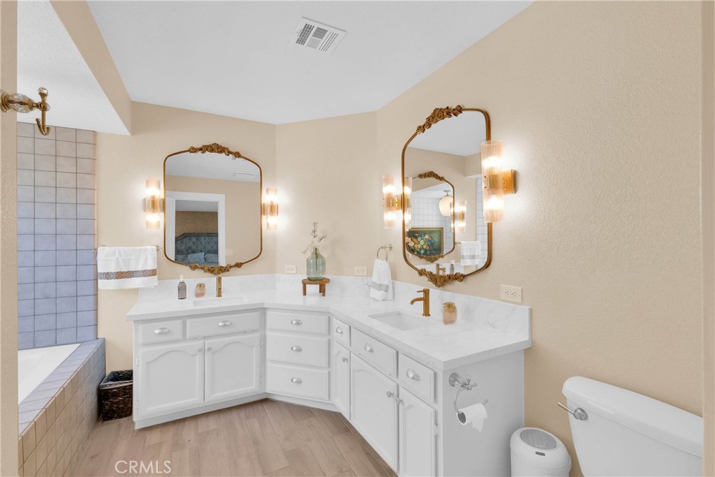 15908 Acoma Road Apple Valley, CA 92307 - Photo 27 of 62 Primary Suite bathroom