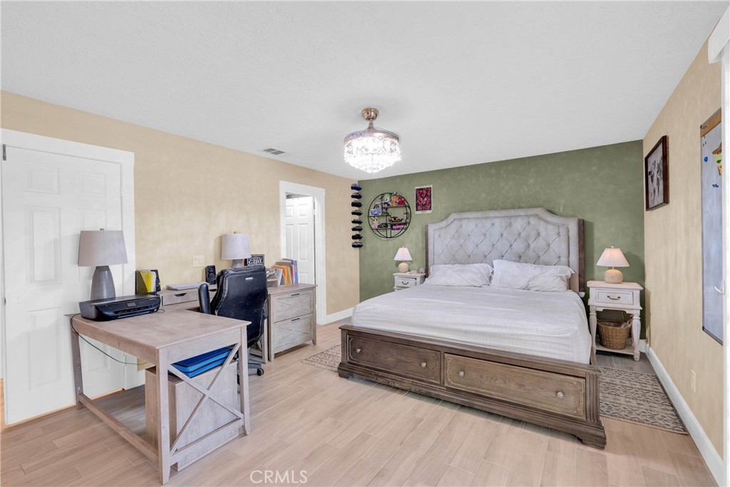 15908 Acoma Road Apple Valley, CA 92307 - Photo 30 of 62 Primary suite