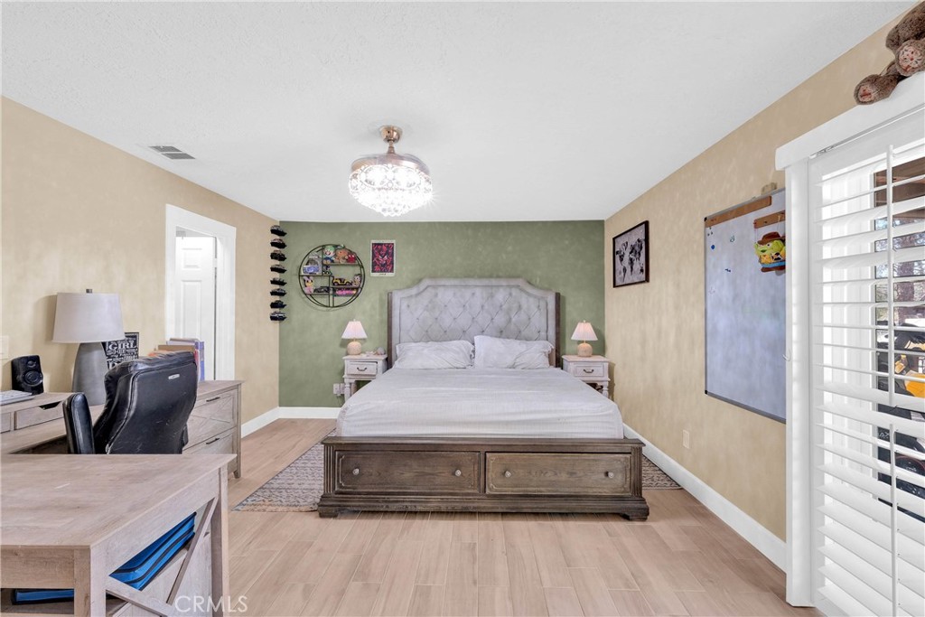 15908 Acoma Road Apple Valley, CA 92307 - Photo 31 of 62 Primary bedroom