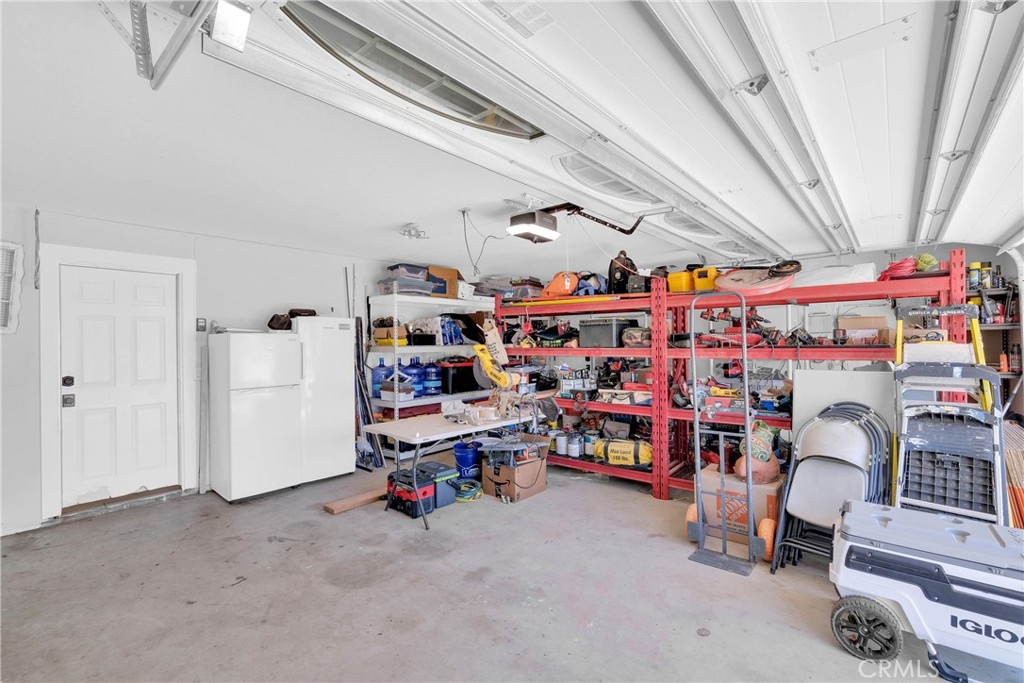 15908 Acoma Road Apple Valley, CA 92307 - Photo 33 of 62 Garage interior