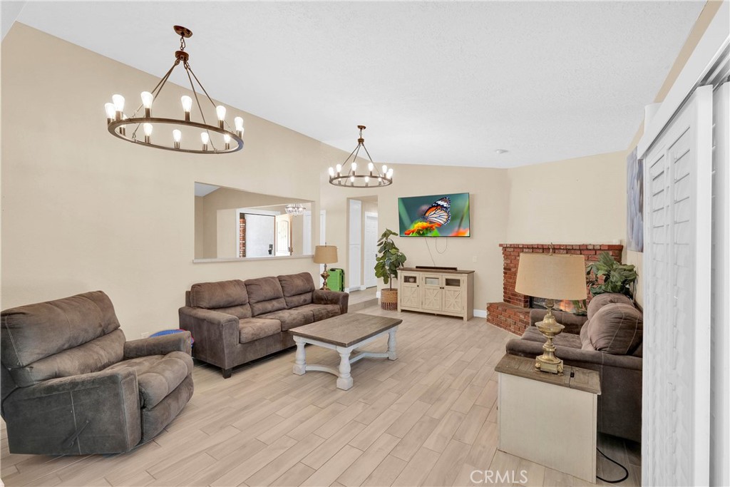 15908 Acoma Road Apple Valley, CA 92307 - Photo 4 of 62