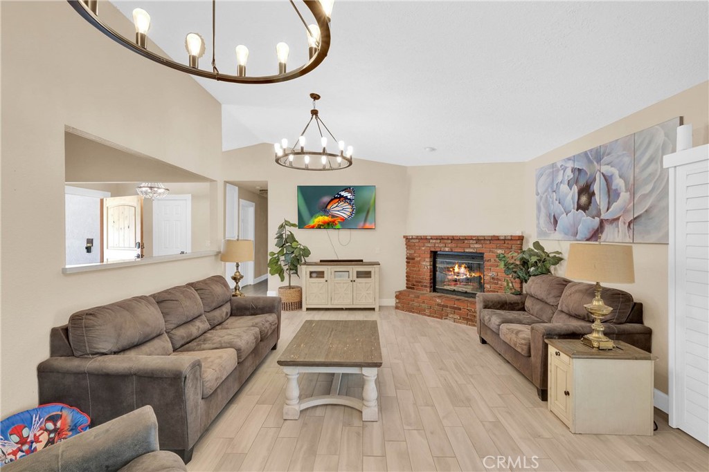 15908 Acoma Road Apple Valley, CA 92307 - Photo 5 of 62