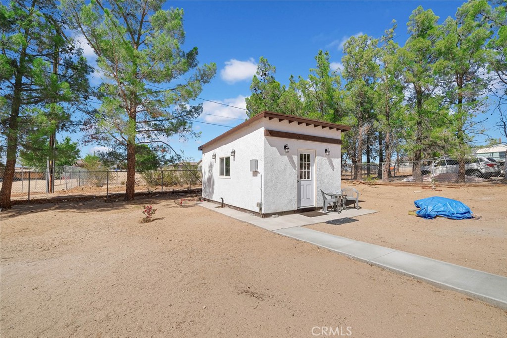 15908 Acoma Road Apple Valley, CA 92307 - Photo 55 of 62 Beautiful bonus studio space w/ private entrance and keyless entry
