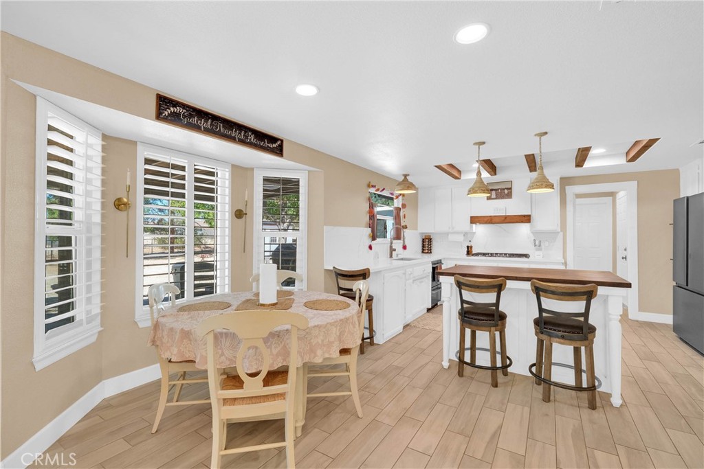 15908 Acoma Road Apple Valley, CA 92307 - Photo 6 of 62 Beautiful views overlooking the tree lined backyard