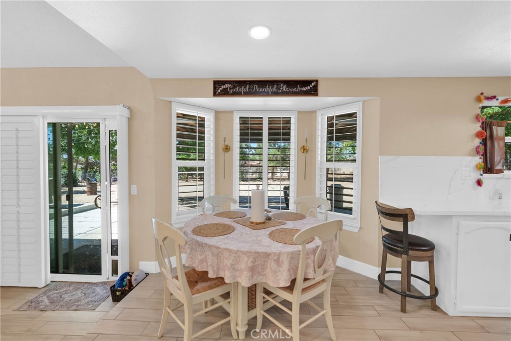 15908 Acoma Road Apple Valley, CA 92307 - Photo 7 of 62