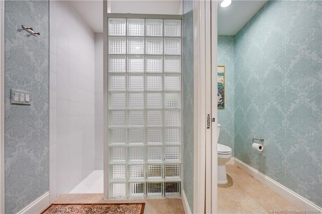132 South River Road Stuart, FL 34996 - Photo 34 of 45 Full Cabana Bath
