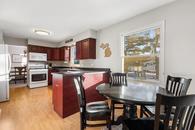 $299,999 | 1713 Suffolk Avenue, Portage, MI 49024