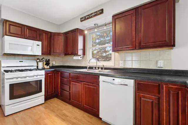 $299,999 | 1713 Suffolk Avenue, Portage, MI 49024