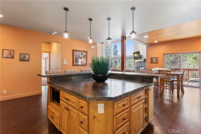 $899,000 | 756 Brentwood Drive, Lake Arrowhead, CA 92352