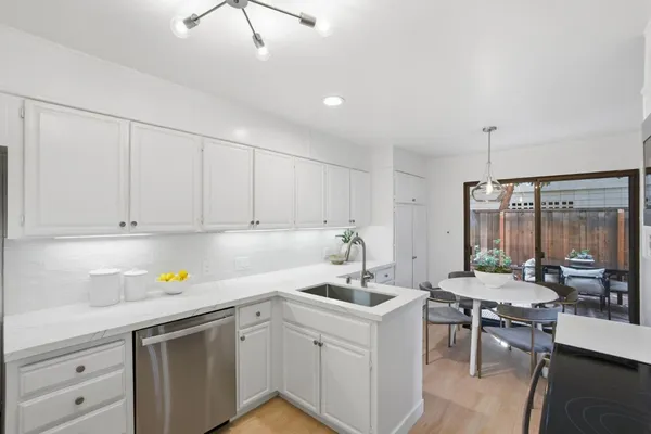 $988,000 | 58 East Poplar Avenue, Unit 3, San Mateo, CA 94401