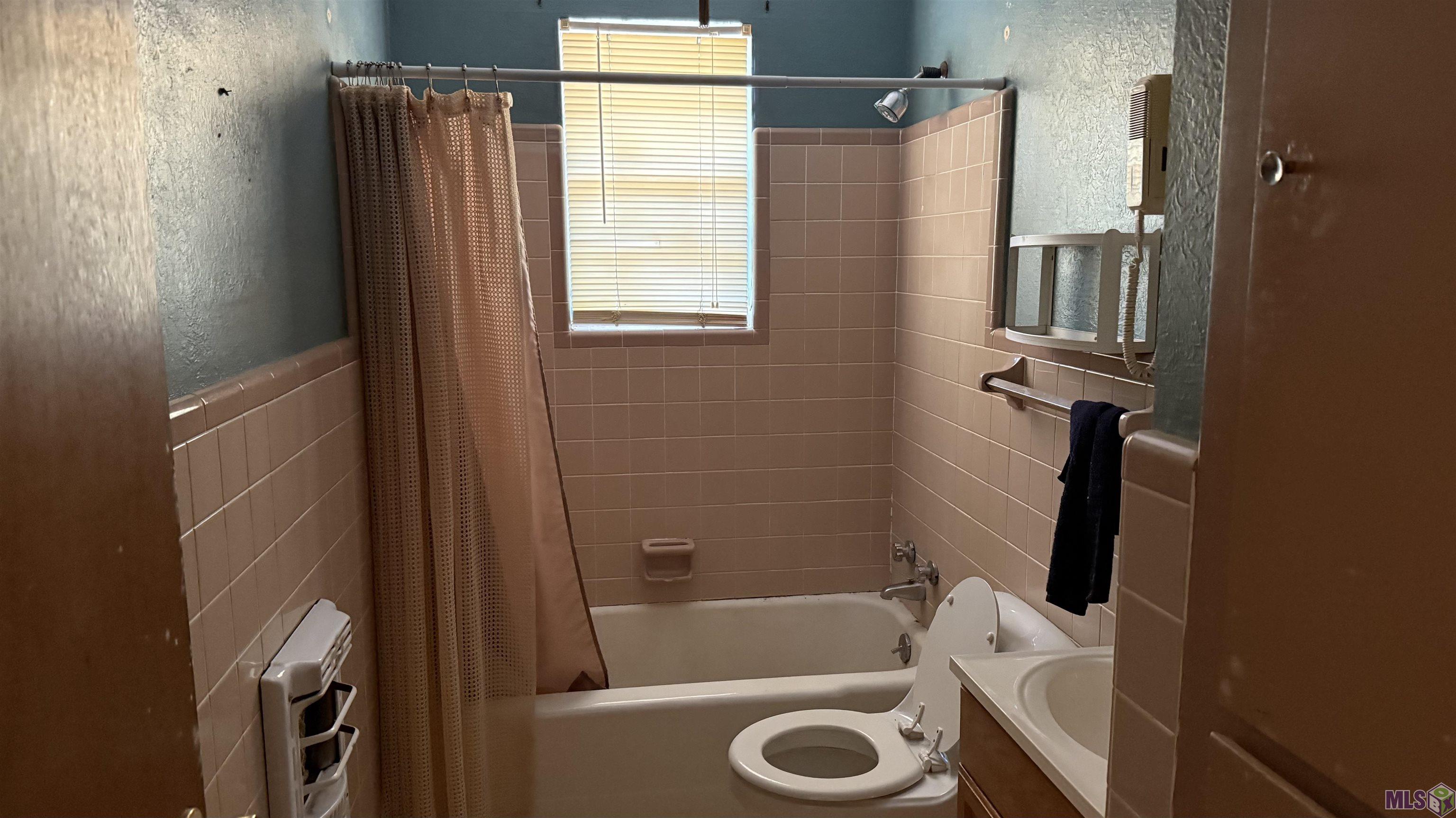 15709 Denham Road Central, LA 70770 - Photo 6 of 27 primary bath