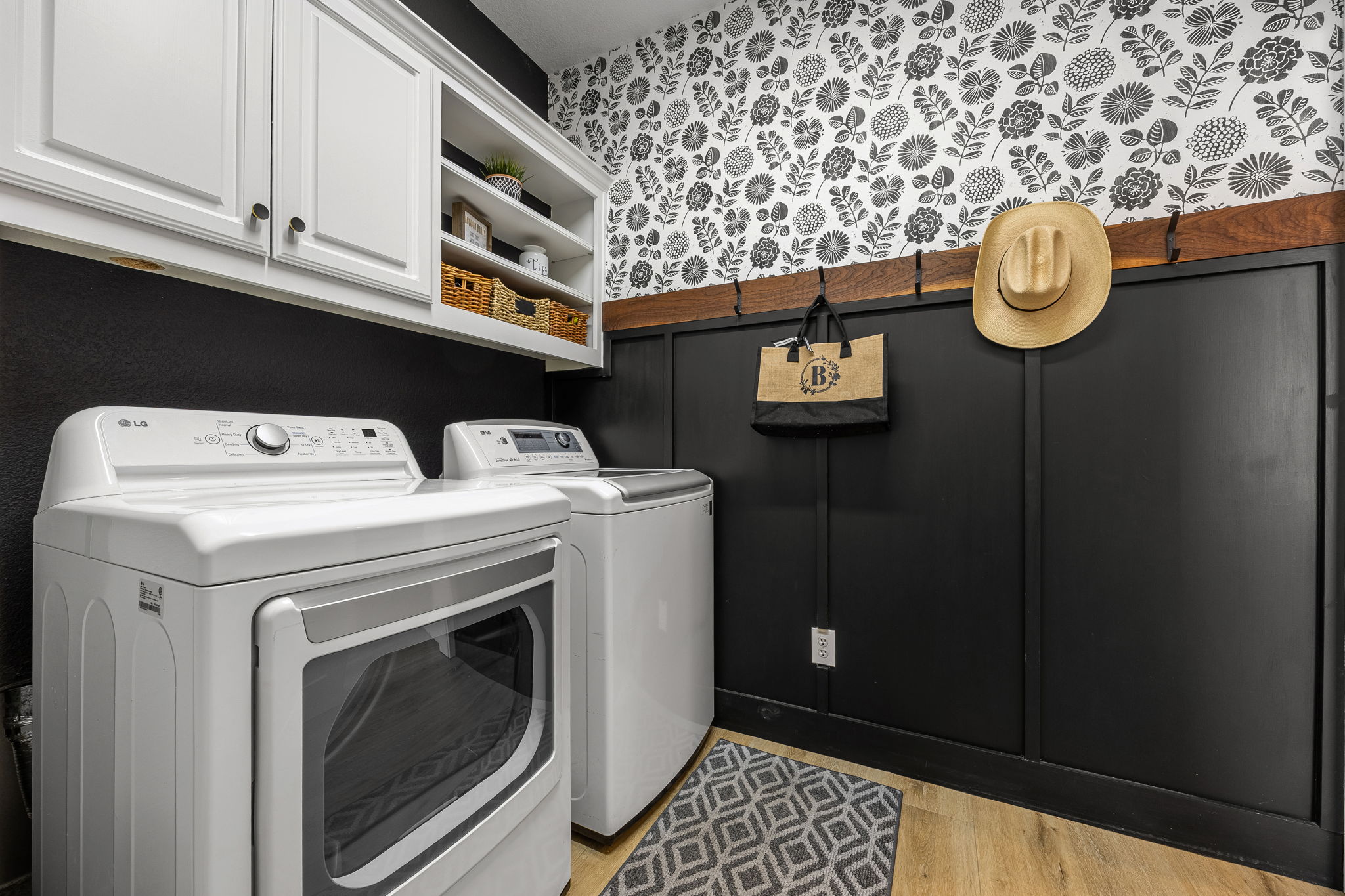 128 Las Colinas Drive Georgetown, TX 78628 - Photo 15 of 38 a utility room with dryer and washer
