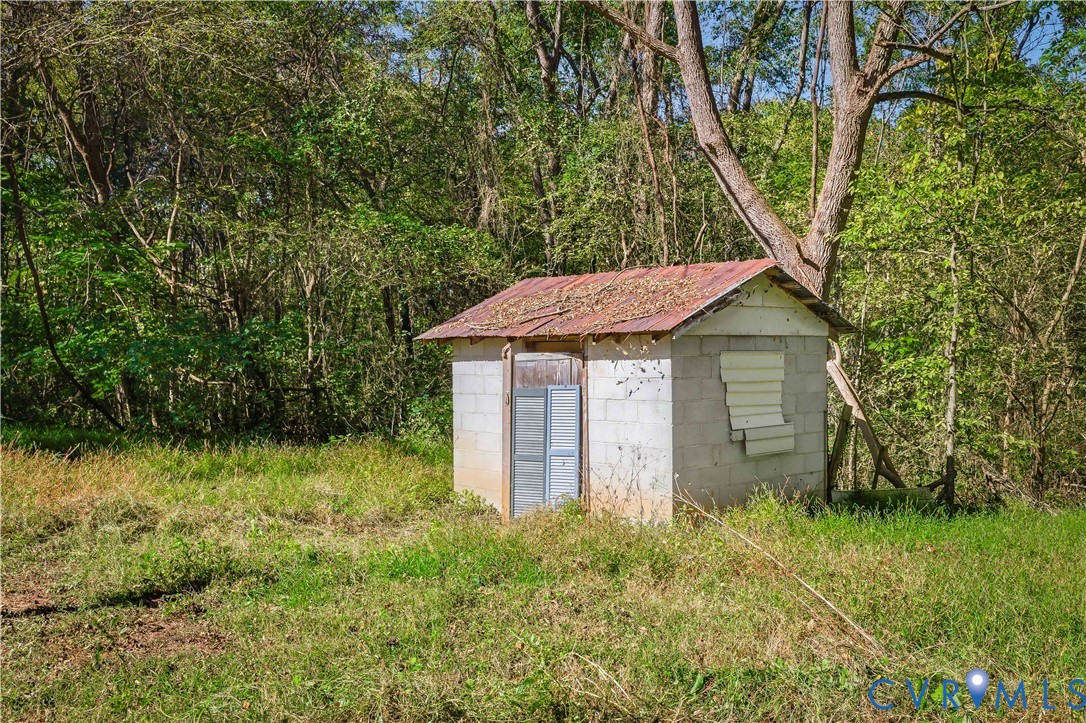5636 Cartersville Road Powhatan, VA 23139 - Photo 16 of 32 a backyard of a house with lots of green space