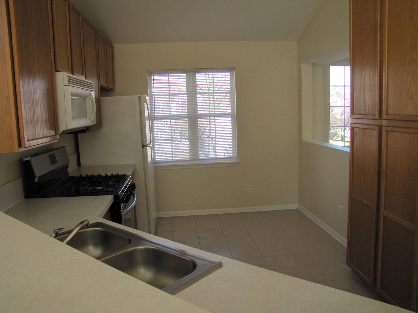 2235 Waterleaf Court, Unit 203 Naperville, IL 60564 - Photo 4 of 16