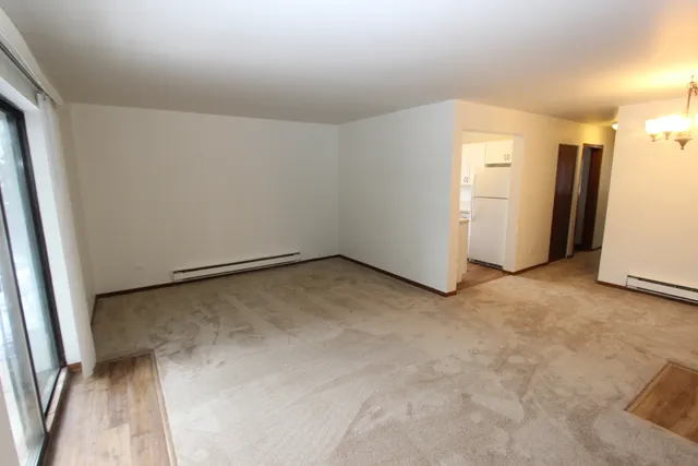 $1,400 | 419 Berkshire Drive, Unit 13, Crystal Lake, IL 60014