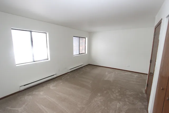 $1,400 | 419 Berkshire Drive, Unit 13, Crystal Lake, IL 60014