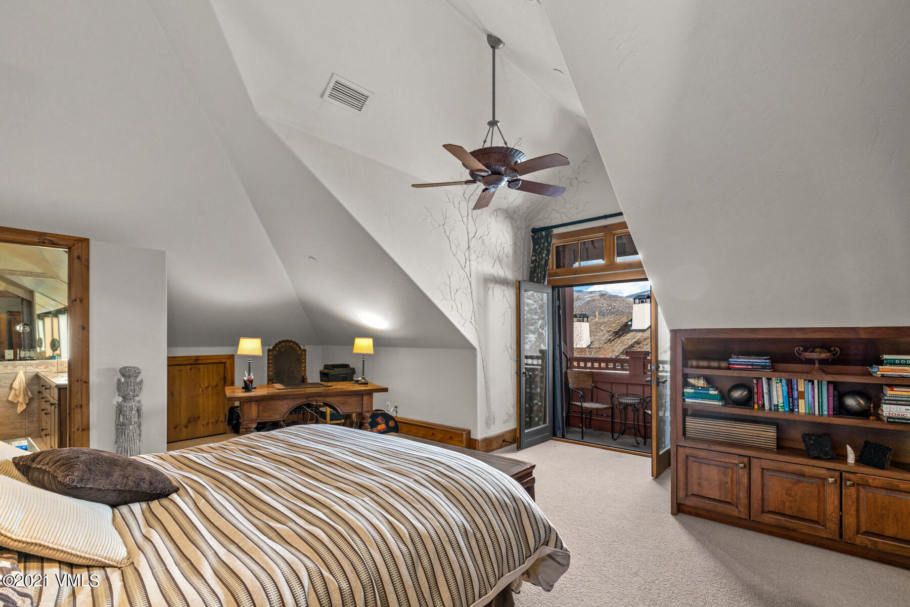 160 Cresta Road, Unit R501 Edwards, CO 81632 - Photo 13 of 21 a bedroom with a bed and a dresser