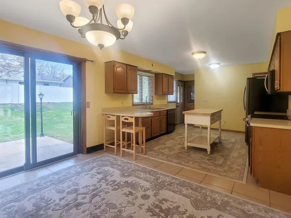 $1,500 | 445 Peach Street, East Dubuque, IL 61025