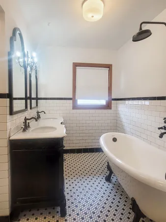 $1,500 | 445 Peach Street, East Dubuque, IL 61025
